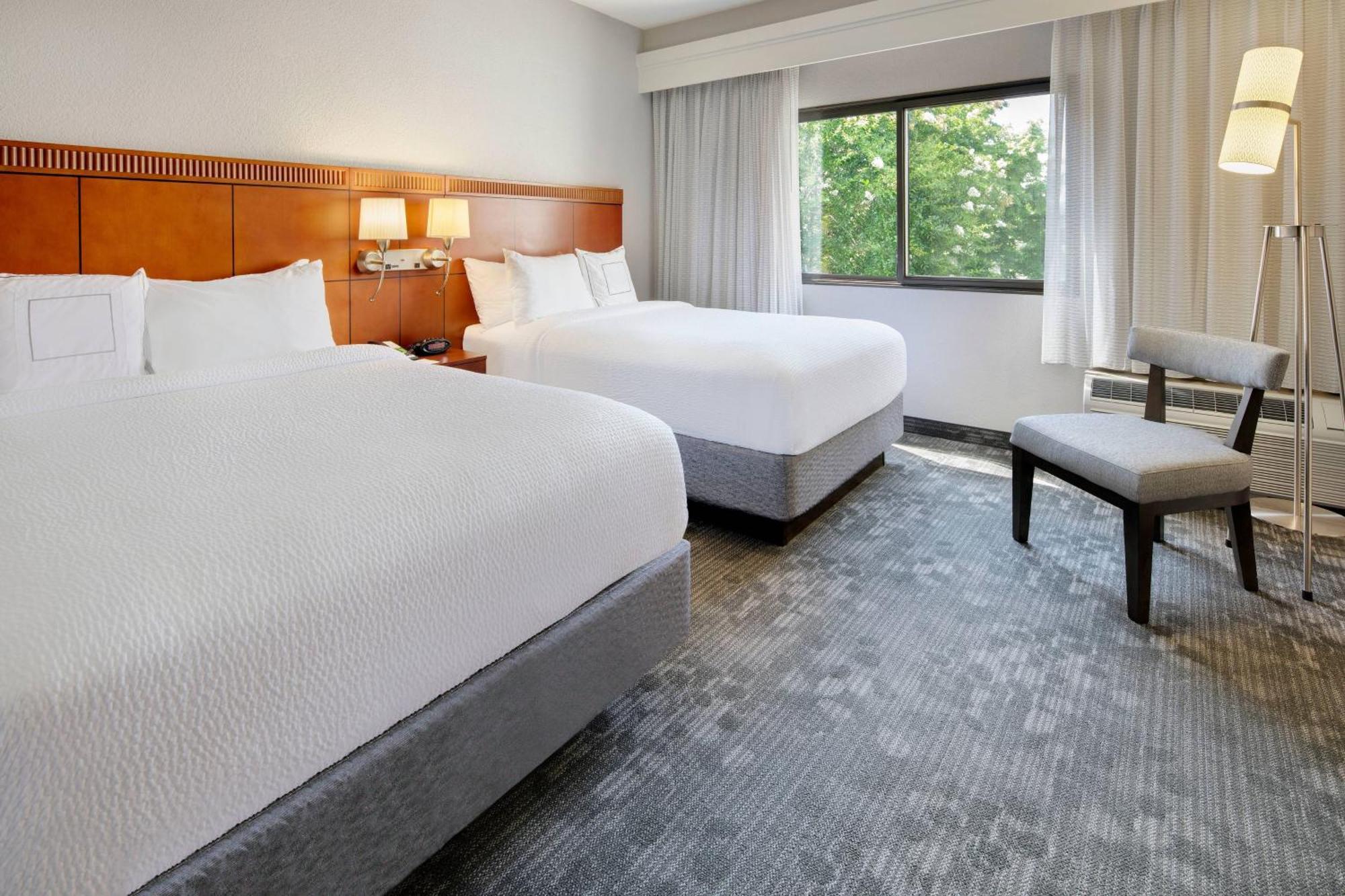 Отель Courtyard Atlanta Norcross/Peachtree Corners Экстерьер фото