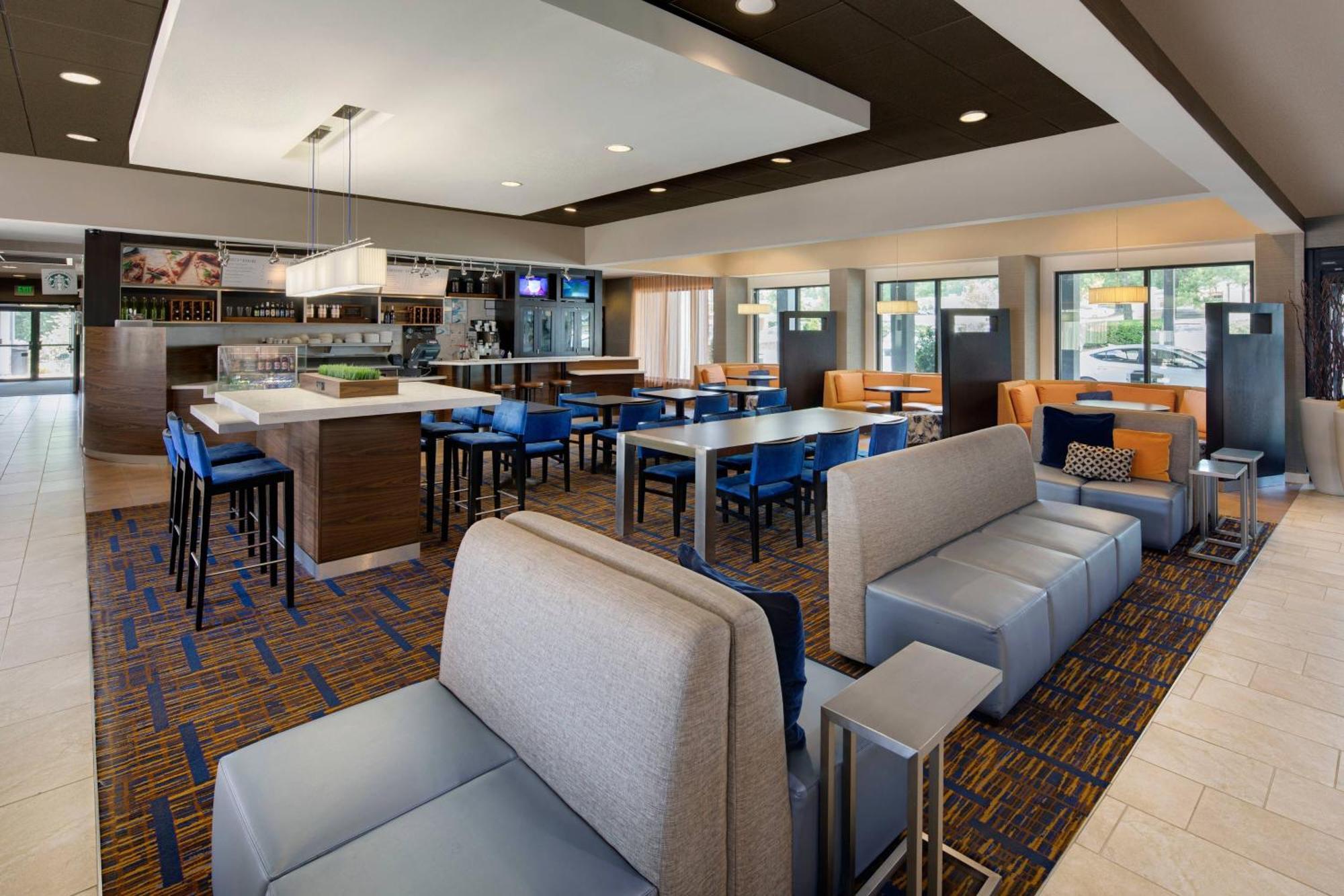 Отель Courtyard Atlanta Norcross/Peachtree Corners Экстерьер фото