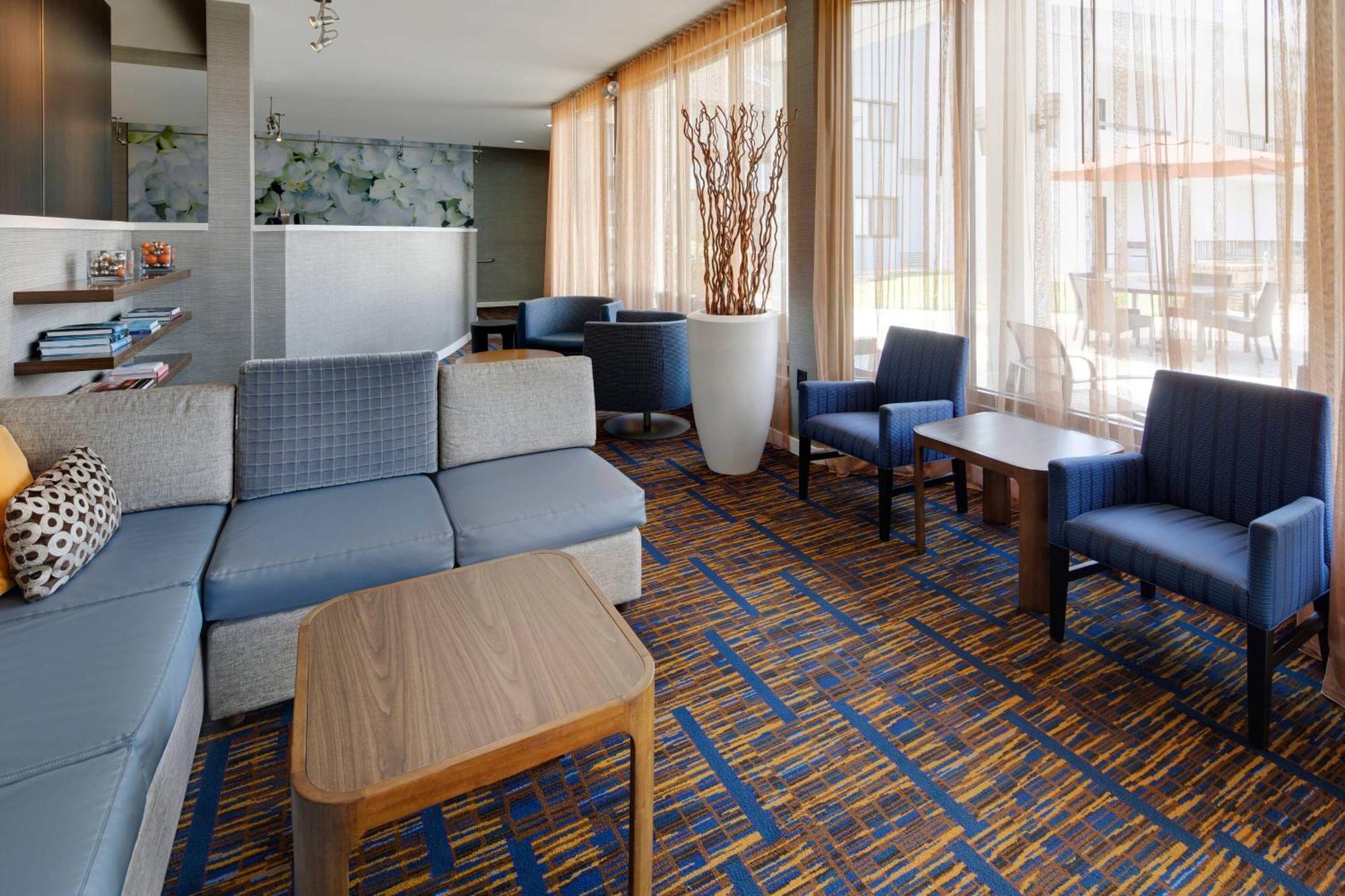 Отель Courtyard Atlanta Norcross/Peachtree Corners Экстерьер фото