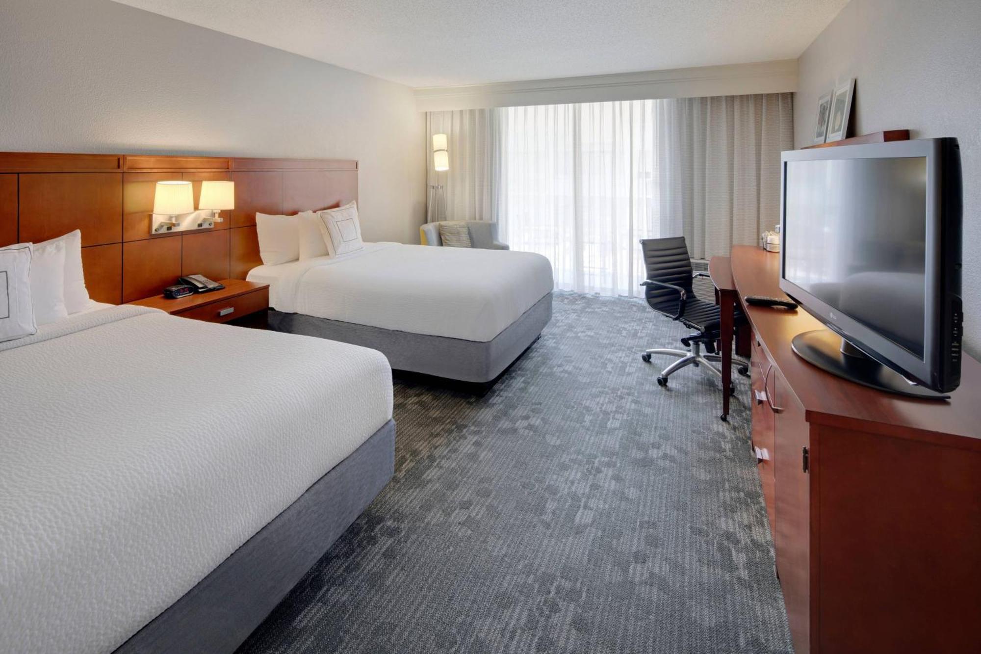 Отель Courtyard Atlanta Norcross/Peachtree Corners Экстерьер фото