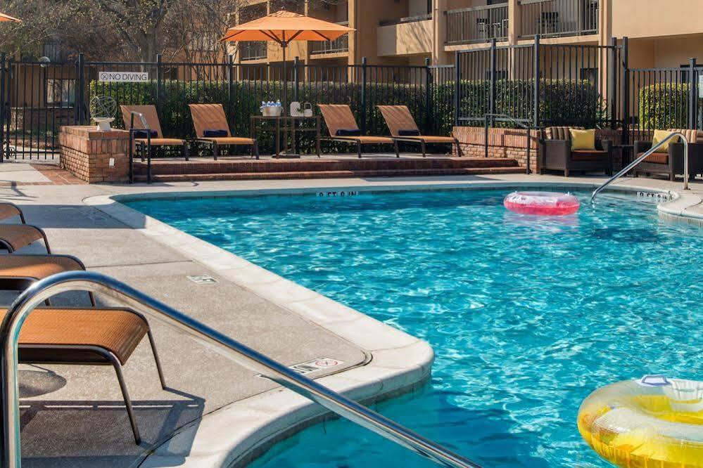 Отель Courtyard Atlanta Norcross/Peachtree Corners Экстерьер фото