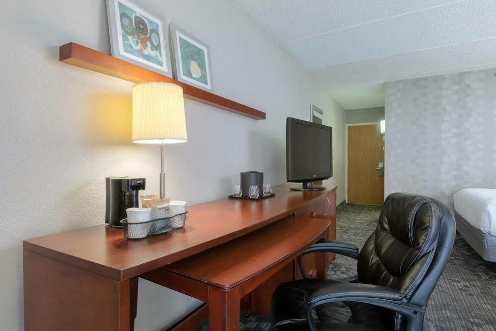 Отель Courtyard Atlanta Norcross/Peachtree Corners Экстерьер фото