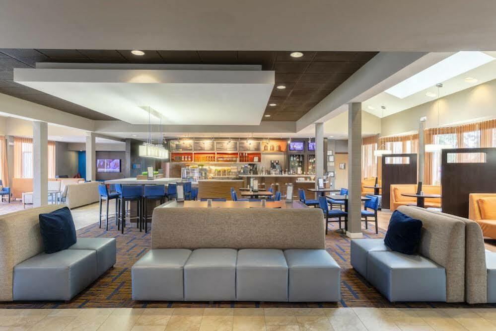 Отель Courtyard Atlanta Norcross/Peachtree Corners Экстерьер фото