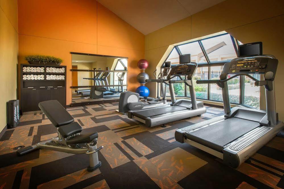 Отель Courtyard Atlanta Norcross/Peachtree Corners Экстерьер фото